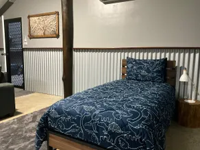 The Guesthouse Valla’s Cabin - Image 2