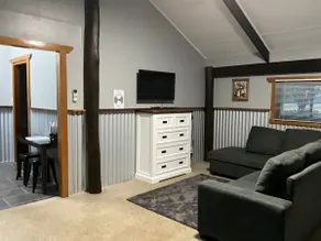 The Guesthouse Valla’s Cabin - Image 3
