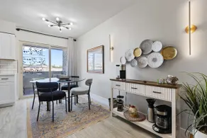 Longer or short stay, airport, WiFi, Balcony, desk - Image 2
