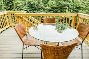 Spacious 2b/1bath Home w private deck - Downtown! - Image 5