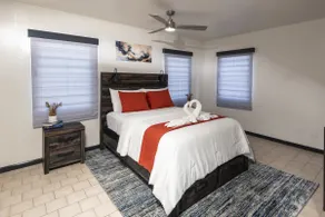 Deany's Uptop Luxury Suite - Image 4