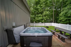 3 BR 2 Bath Sleeps 8, Cozy, Secluded - Image 3