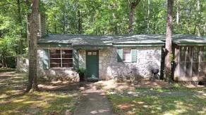 Flintstone Fishing Cabin - Image 4