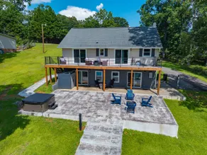 Johnsons Cove - Lakefront Retreat With EV Charger - Image 4
