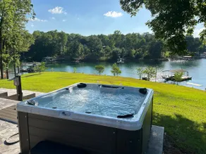 Johnsons Cove - Lakefront Retreat With EV Charger - Image 2