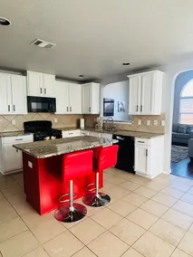 Lovely Comfortable Home w/ Pool - Image 4