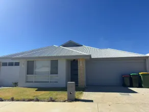 StayAU Spacious Seaside 5BRM Haven in Perth - Image 5