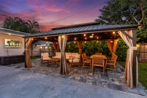 XL Backyard Oasis·XL Heated Pool·Cabana·Near Beach - Image 3