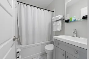 Cozy Suite Downtown Halifax *Free Parking* - Image 3