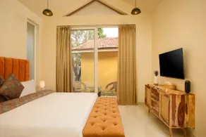 Bed + Bath +Patio + InfinityPool - 5 mins to Beach - Image 5