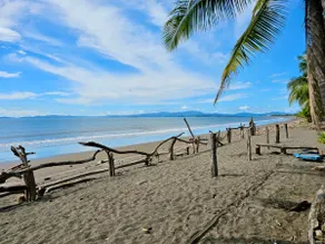House for up to 10 on the beach with pool - Image 5