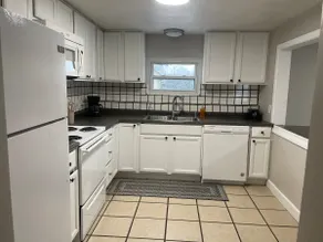 Cozy 3 Bedroom at the “Queen 45” - Image 3