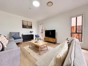 6 Bedroom Corporate and Group Accommodation Penrith Sleeps 12 Flexible Stay - Image 2