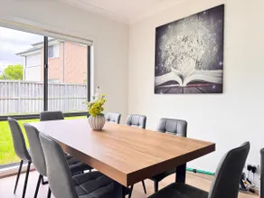6 Bedroom Corporate and Group Accommodation Penrith Sleeps 12 Flexible Stay - Image 4