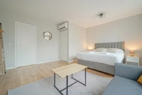 Hotel room at the foot of the metro - Image 2
