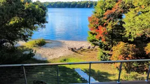 Lake Shore Cottage - Waterfront with Beach Access - Image 4