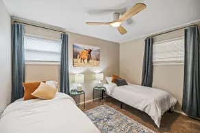 Cozy King Suites with TVs & Roku - Image 4