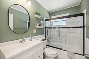 Cozy King Suites with TVs & Roku - Image 5