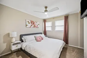 Cozy King Suites with TVs & Roku - Image 3