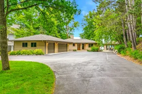Woodsy Waterfront Retreat on Beautiful Balsam Lake - Image 4
