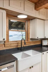 Lakeside Getaway - Image 4