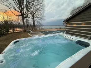 Lakeside Getaway - Image 2