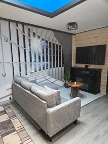 vintage upstairs apartment - Image 3