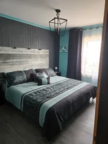 vintage upstairs apartment - Image 4