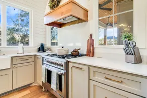 Luxury Cajun Retreat+2 KING+Garage+Arcade+Patio - Image 2