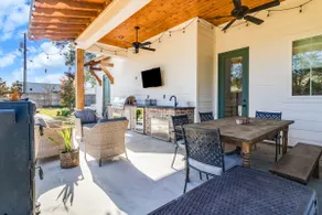 Luxury Cajun Retreat+2 KING+Garage+Arcade+Patio - Image 3
