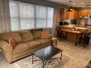 Cozy Apartment Centrally Located in Southbury - Image 3