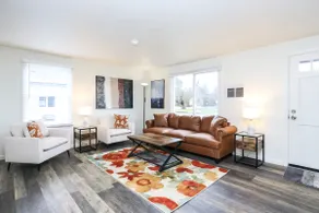3 BR home in the heart of it all - Image 2
