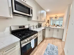 Beautiful 3 bed condo w garage - Image 4