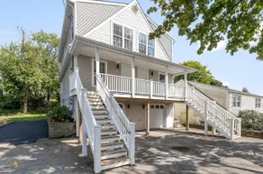 Beautiful 3 bed condo w garage - Image 2