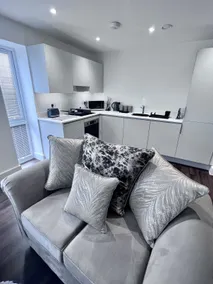 2 bed, Modern apartment close to Bicester Village - Image 2