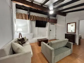 Colonial-style house - Image 2