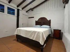 Colonial-style house - Image 4