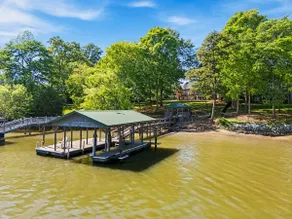 The Legendary Lake House! Pool, Dock, Sleeps 10! - Image 5