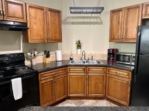 3BR 2BA- 1st Floor- Pool and Gym- Central Locatio - Image 3