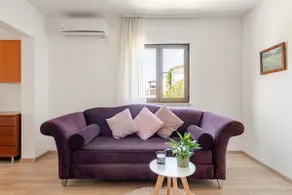 Spacious King Studio • Pool • 4 min Walk to Beach - Image 3
