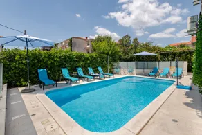 Spacious King Studio • Pool • 4 min Walk to Beach - Image 2