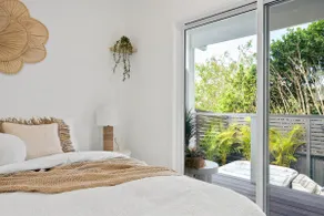 Spa & sips sanctuary! 2 bathrooms! Terrigal - Image 3
