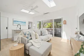 Spa & sips sanctuary! 2 bathrooms! Terrigal - Image 2