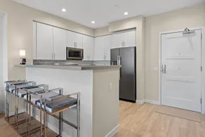 Luxury in downtown- 2 blocks to Beach - Image 4