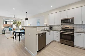 Luxury in downtown- 2 blocks to Beach - Image 5