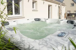 Villa Chill: Villa with Jacuzzi - Image 2
