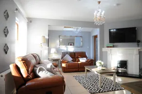 Stylish 3BR Home | Walk to Town | Free Parking - Image 3