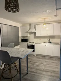 flat 5 mins from Queen Elizabeth Hospital & RHC - Image 2