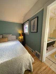 Walk to downtown Oly & Capital lake, sleeps 13 - Image 5