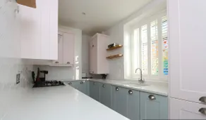 The PINK House , FREE Parking , 3 Bedrooms , Garden , close to M4 and countryside! - Image 2
